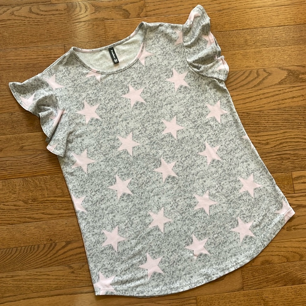 Soft knit gray flouncy sleeved top